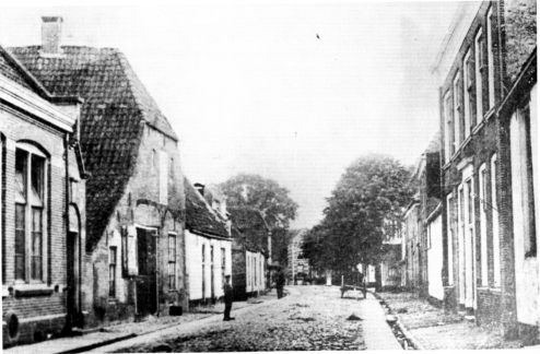 kijkje naar het westen vanuit de bisschopstraat, ter hoogte van De Haare, omstreeks 1900