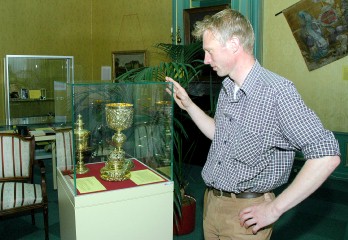 Jos Mooijweer was de organisator van een expositie van voor de stad Vollenhove historisch belangrijke voorwerpen