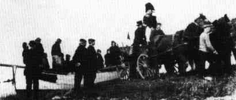 Viering 100 jaar bestaan van het koninkrijk in 1913 met naspelen van de aankomst van Koning willem 1 op het strand van Scheveningen