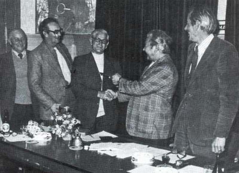 Afscheid van G. Kwakman na 37 jaar bestuurslidmaatschap, mei 1976. Hij werd benoemd tot erelid.
